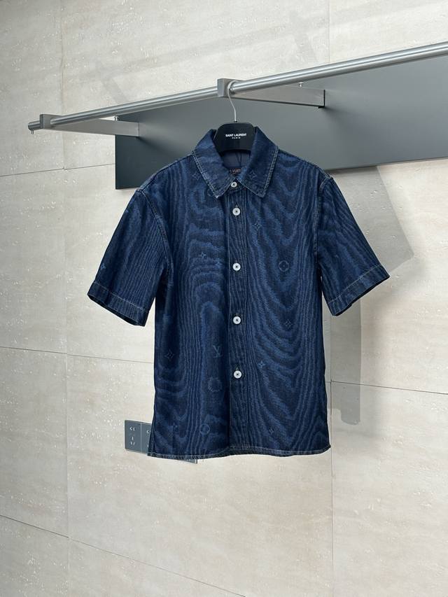 LV* Louis Vuitton 25Ss Wood Grain Short-Sleeve Denim Shirt This short-sleeve den