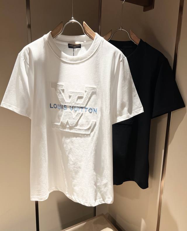 Louis Vuitt's Spring/Summer 2025 collection is now available! This incredibly st