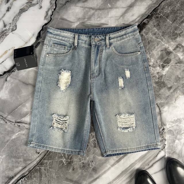 Prada 2025 Summer European Boutique New Fashionable Aristocratic Influencer Sty