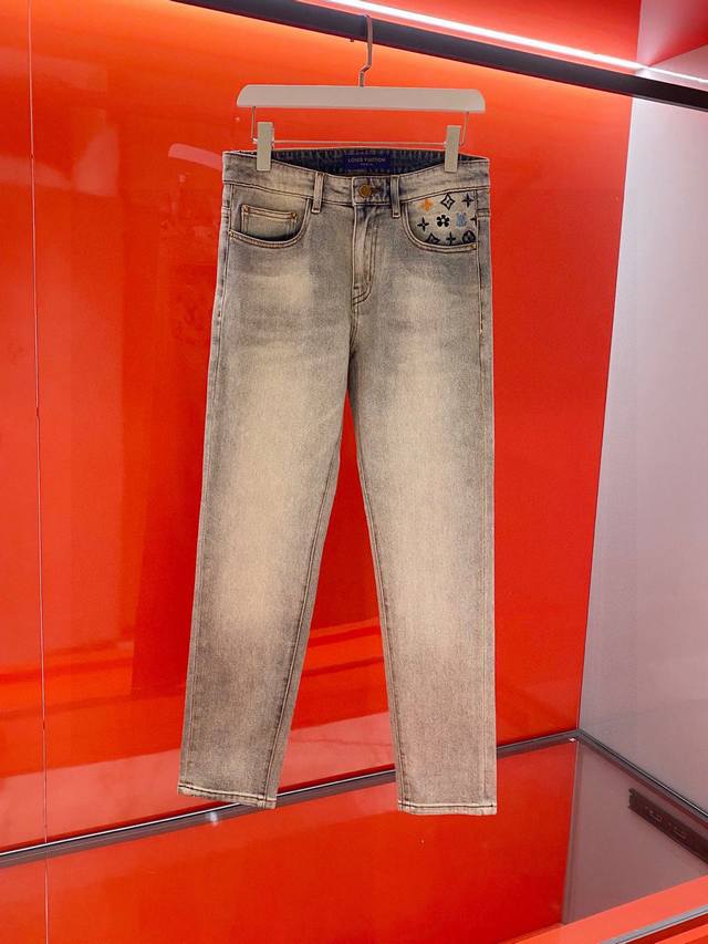 LV 2025 Spring/Summer Men's Jeans! Highly recommended, these trendy men's jeans