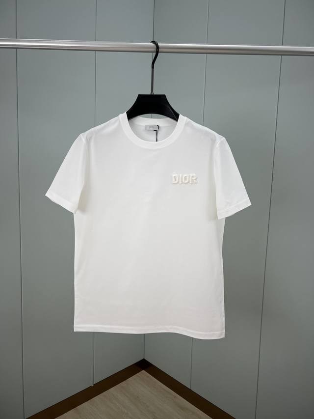 Dior. Dior 2025 Summer New Arrival: Short-sleeved T-shirt with a 3D embroidered