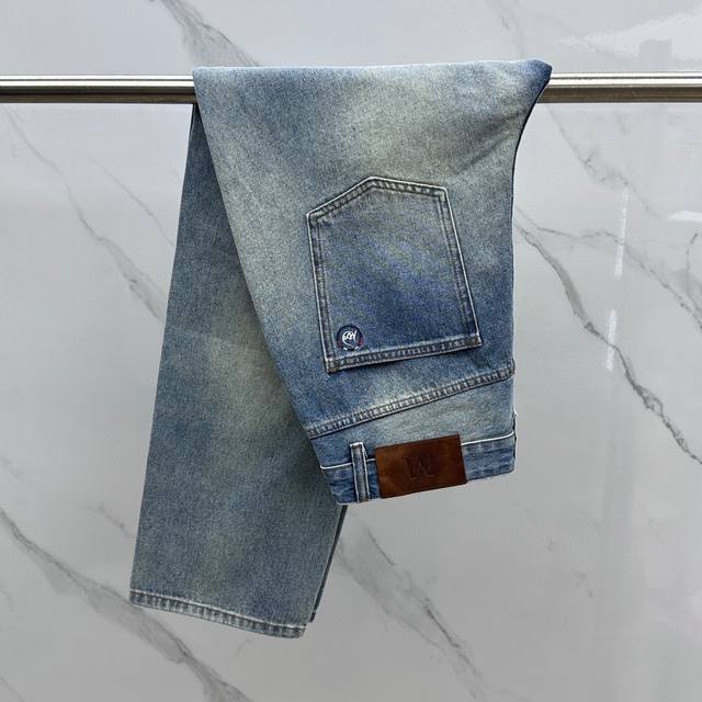 New Montgomery wide-leg straight-leg jeans. Made of fine denim fabric with clea