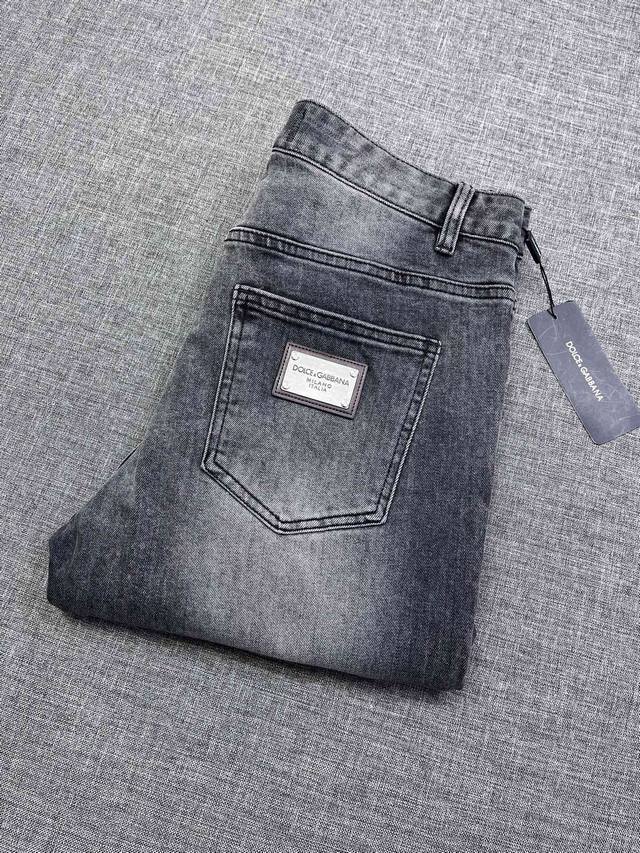 Dolce & Gabbana 2025 New Jeans: Three-dimensional tailoring for perfect shaping,