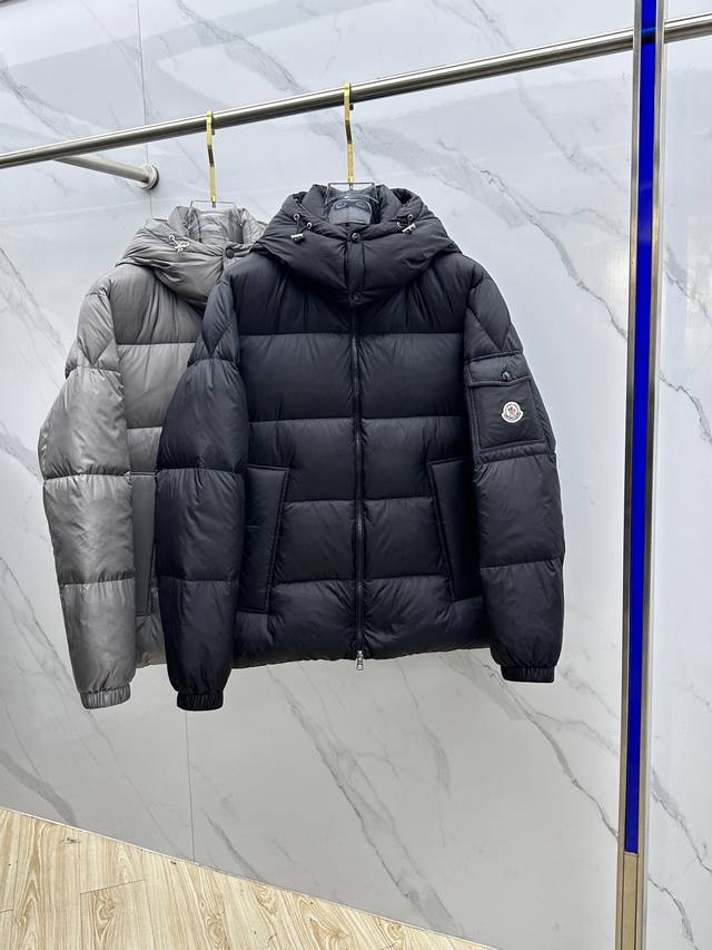 Moncler 2025 Autumn/Winter New Fashion Casual Hooded Down Jacket. Detachable hoo