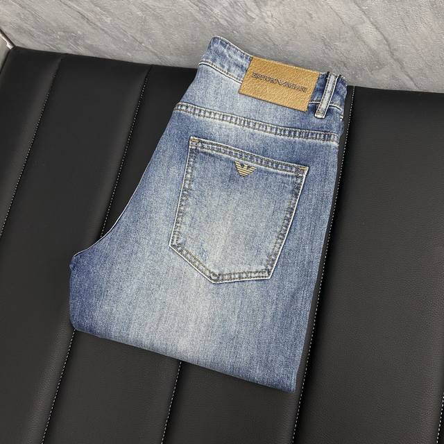 Ama's New Autumn/Winter Men's Jeans: Made with selected imported denim fabric, f