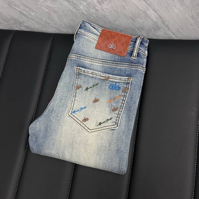 Alo'' New Autumn/Winter Men's Jeans. Made with selected imported denim fabric, f