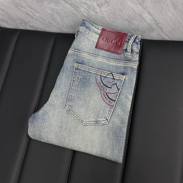 Gucci's new autumn/winter men's jeans are made from selected imported denim fab