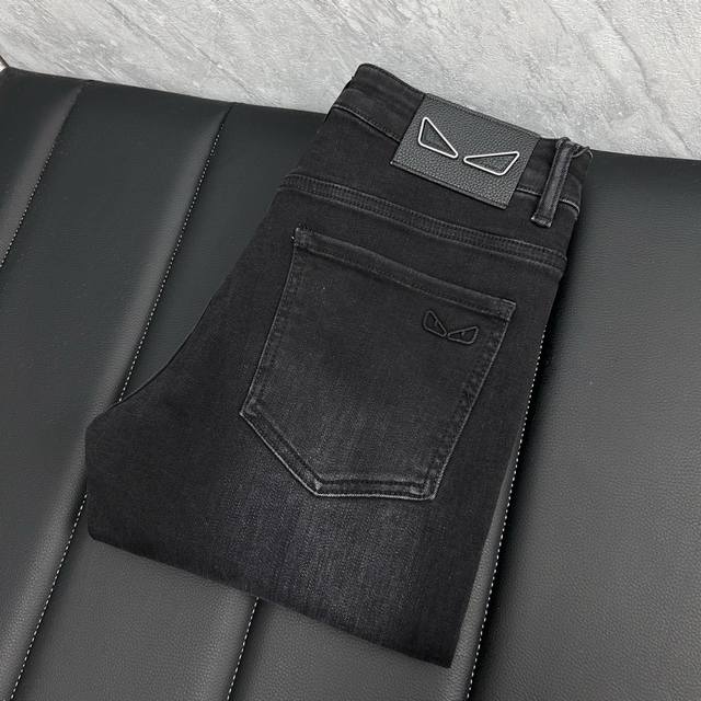 FEN's new autumn/winter men's jeans are made from selected imported denim fabri