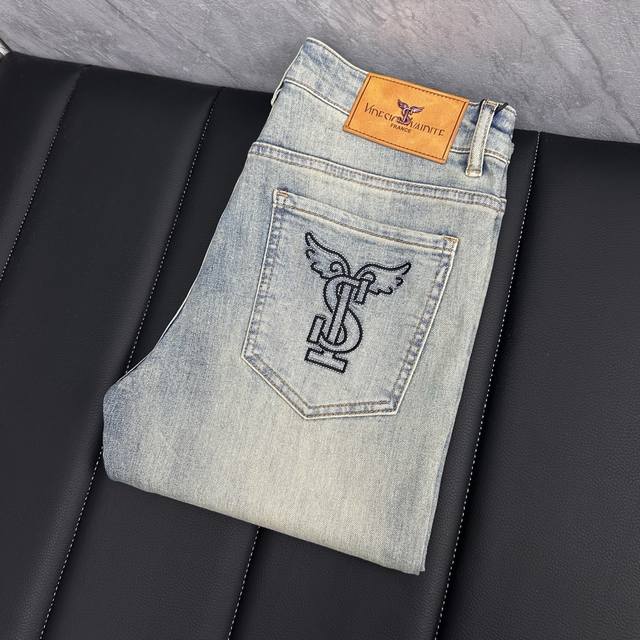 Saint Laurent's Autumn/Winter New Men's Jeans: Selected imported denim fabric,