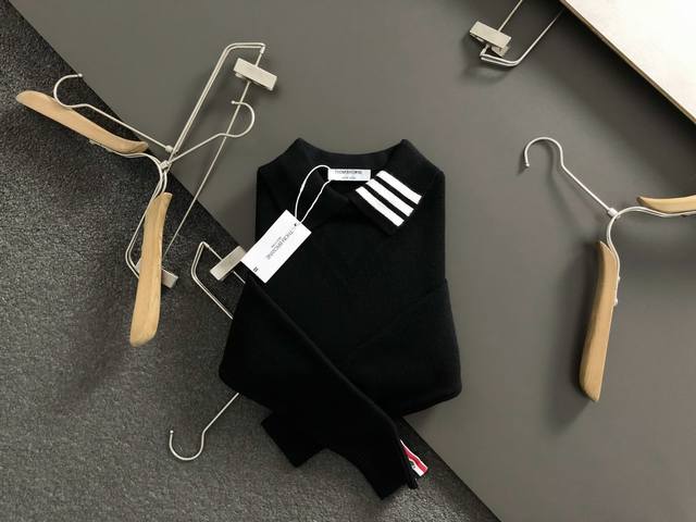 Tb* Fitted Size M-Xxxl 2025 Autumn/Winter Trendy Knitwear. Featuring a three-str