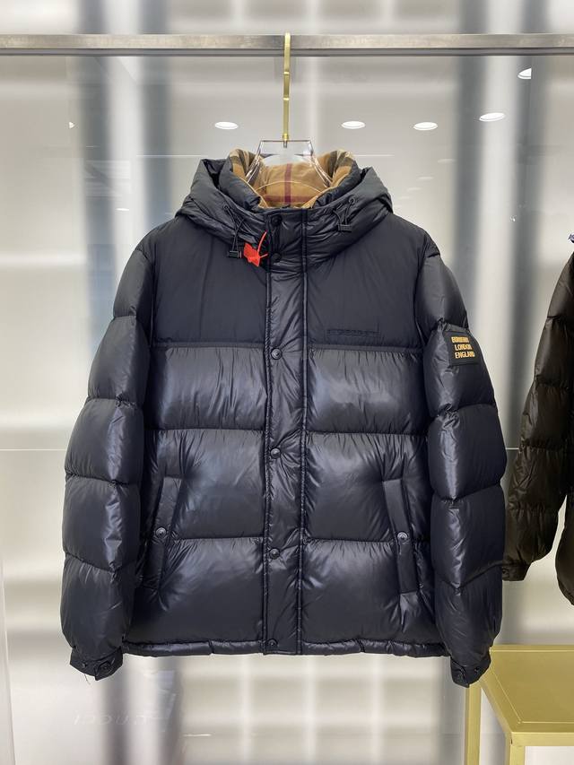 Burberry black and gold down jacket, versatile and flattering for all body type