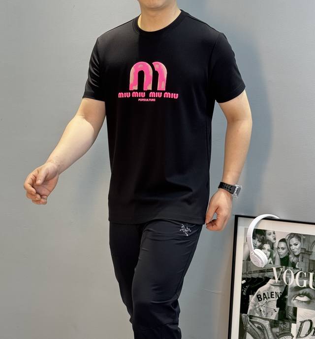 Miu Miu*2025 New Modal T-shirt. Featuring a striking pink logo, simple yet highl