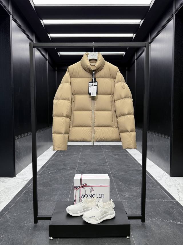 Premium Down Moncler Tarn Men's Short Down Jacket. Made with innovative, techno