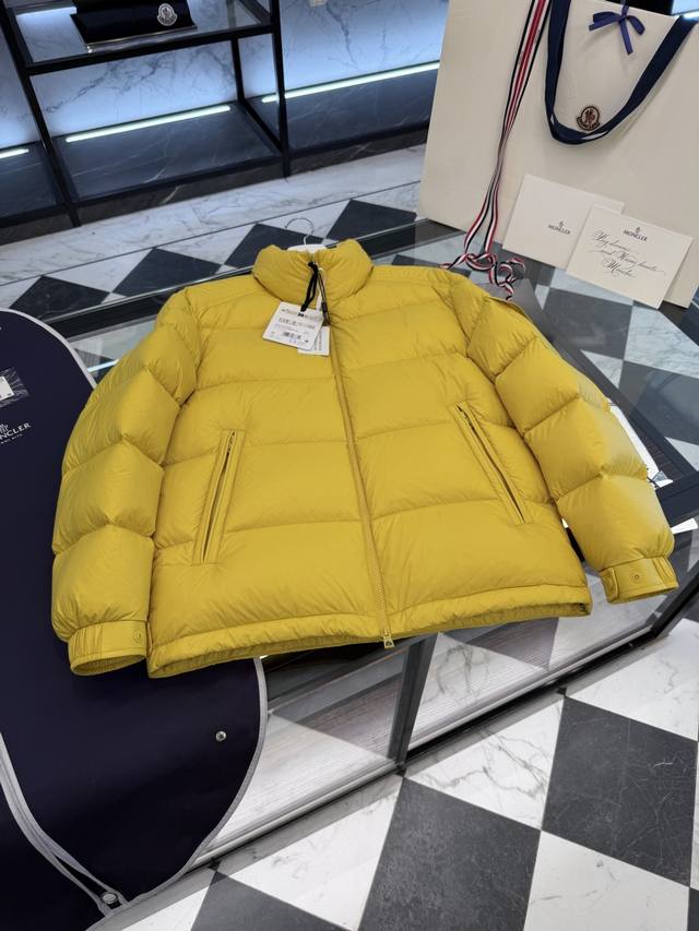 Moncler Levitha Men's Stand Collar Short Down Jacket. 2025 New Classic. This col