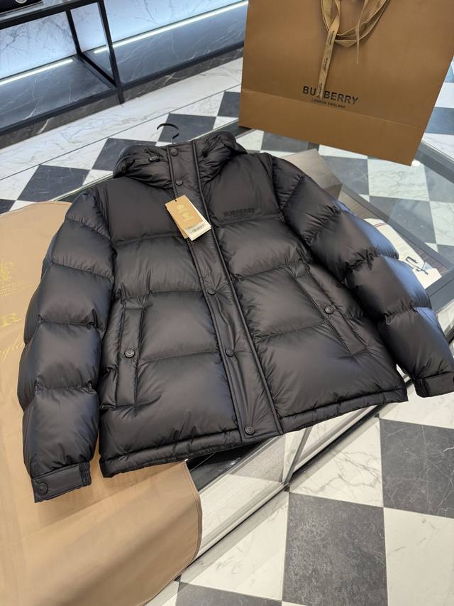 Burberry 076 Color-blocked hooded down jacket with logo and lettering. More deta