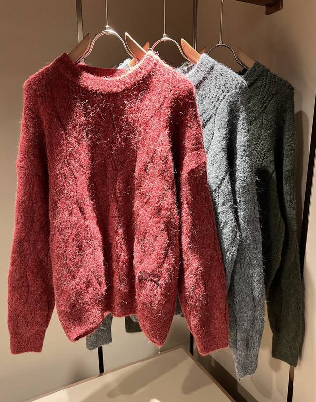 Guc*I Guc*I 2025 Autumn/Winter New Unisex Knitted Wool Sweater, featuring an emb