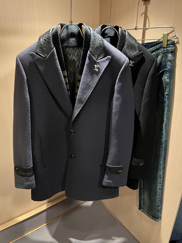 Louis Vuitton 2025 Fall/Winter Newest Wool Mid-Length Coat, Rarely Available Thr