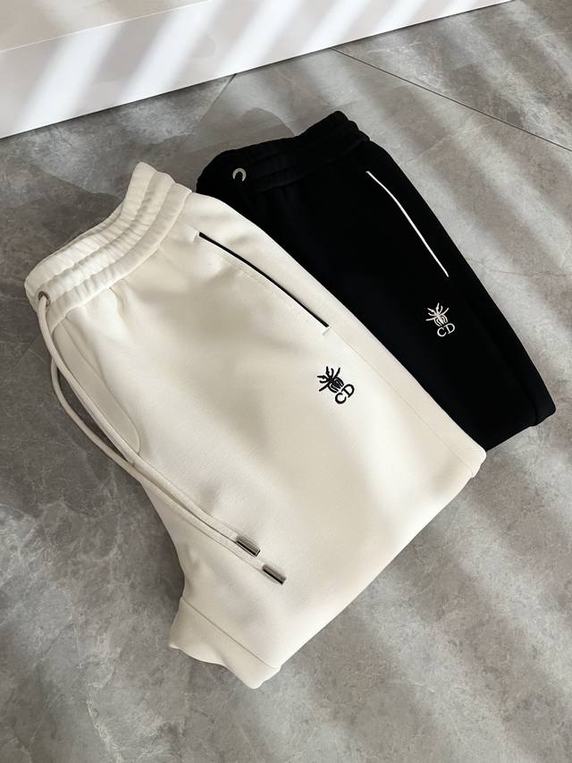 Dior 2025 Fall/Winter New Men's Casual Pants, a high-end quality choice. These v