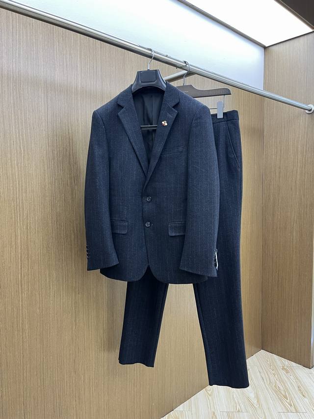 Autumn/Winter Guc 2540 Casual Business Suit Set. A stylish and comfortable prod