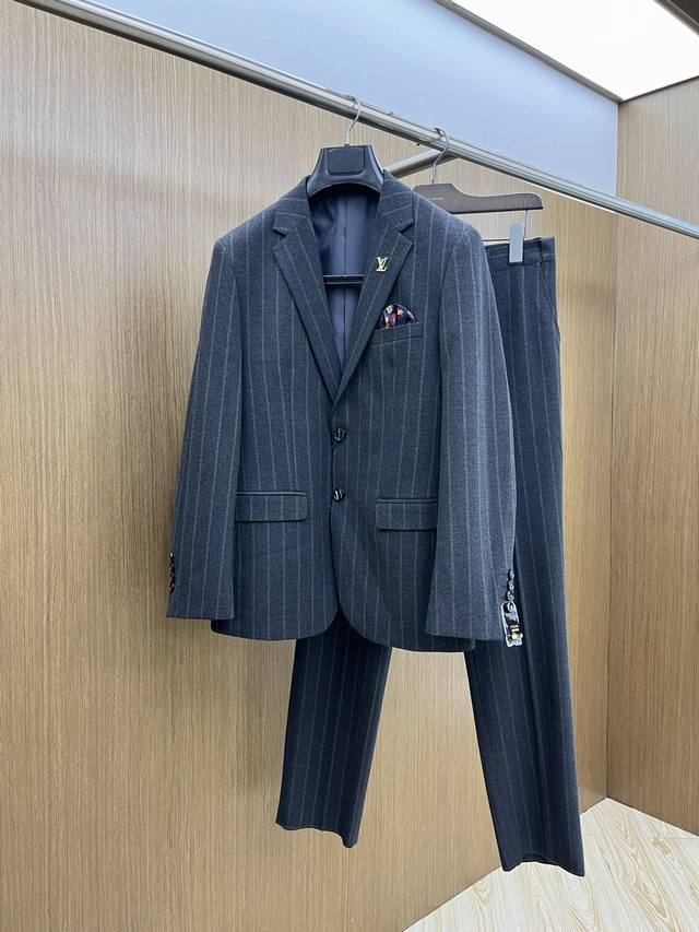 Autumn/Winter Suit, Lv 2540. This stylish and comfortable casual business suit