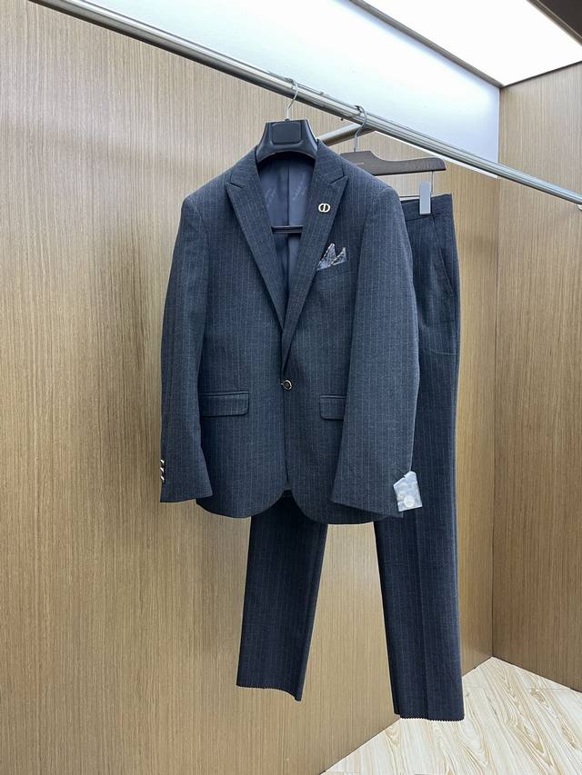 Autumn/Winter Set Cd 2540 Casual Business Suit Set. A stylish and comfortable p