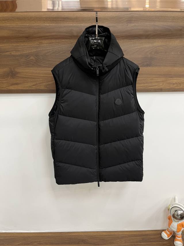 Featured item: Moncler 2025 latest fashion designer down jacket/vest. A top-tie