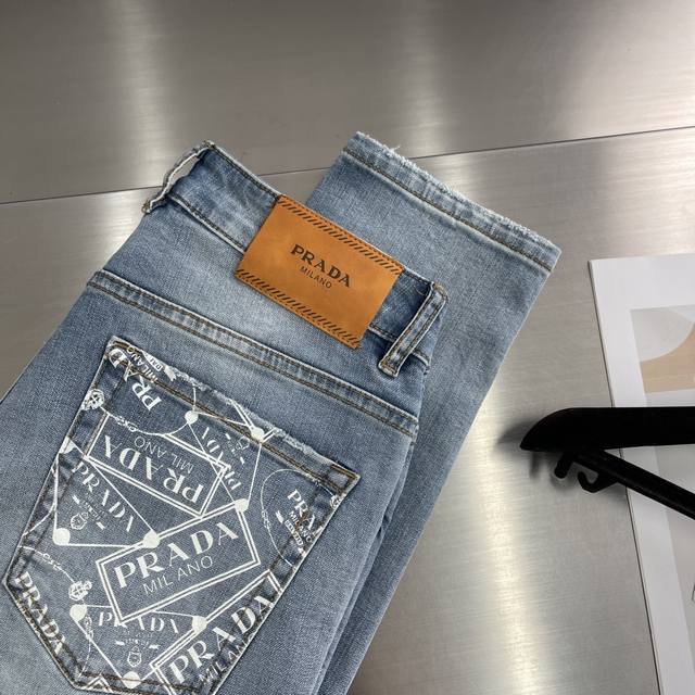 Autumn/Winter -prad Versatile casual jeans, soft and breathable fabric, slim-fit