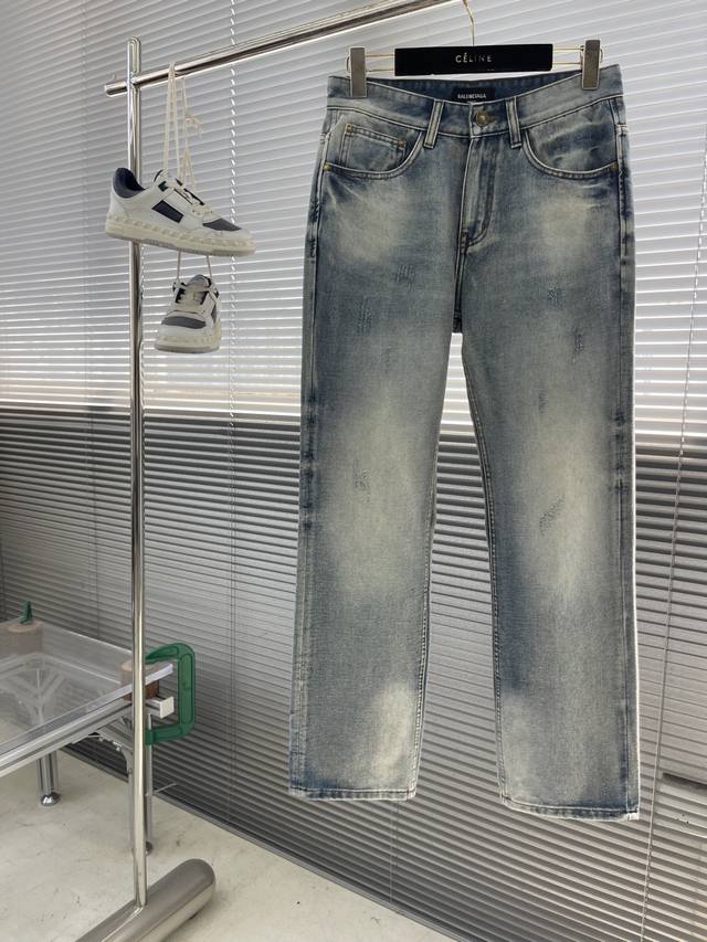 Autumn/Winter - Balenciag Loose-fitting, super comfortable, super washed, Bal b