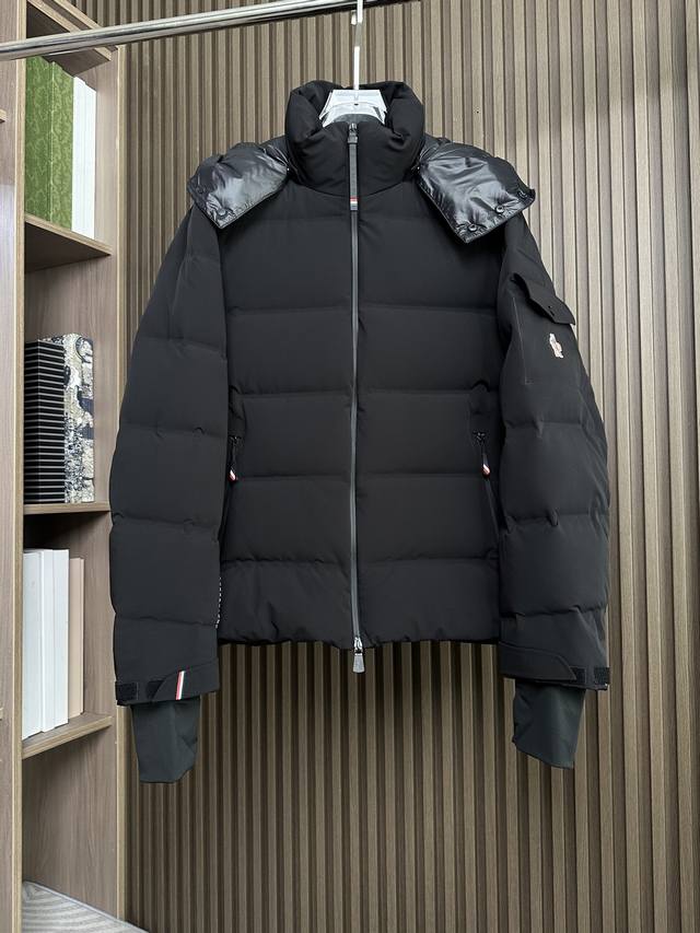 Black down jacket ~ Prada 25Fw Autumn/Winter New Down Jacket Jb16 DDD
