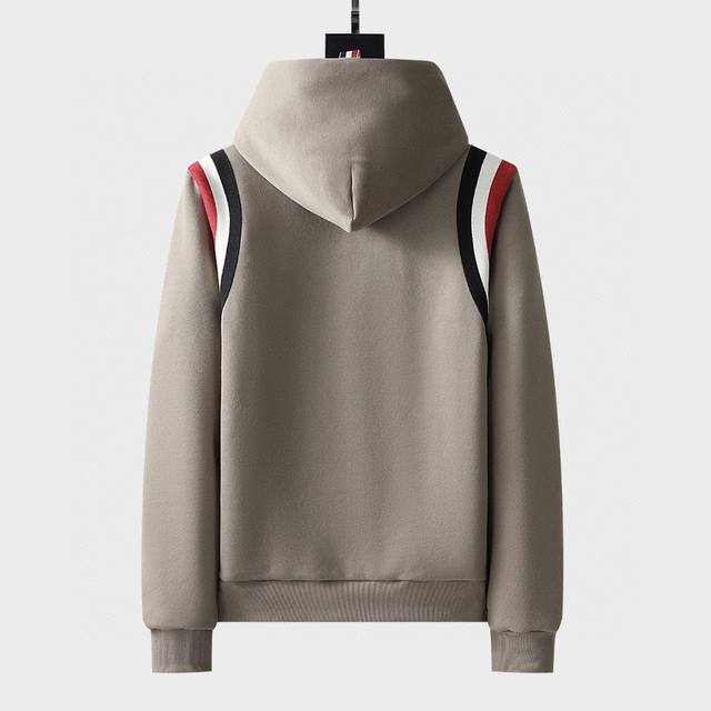 Tb Tom Brown, Fw Lightweight hooded down jacket. Breaking away from conventional