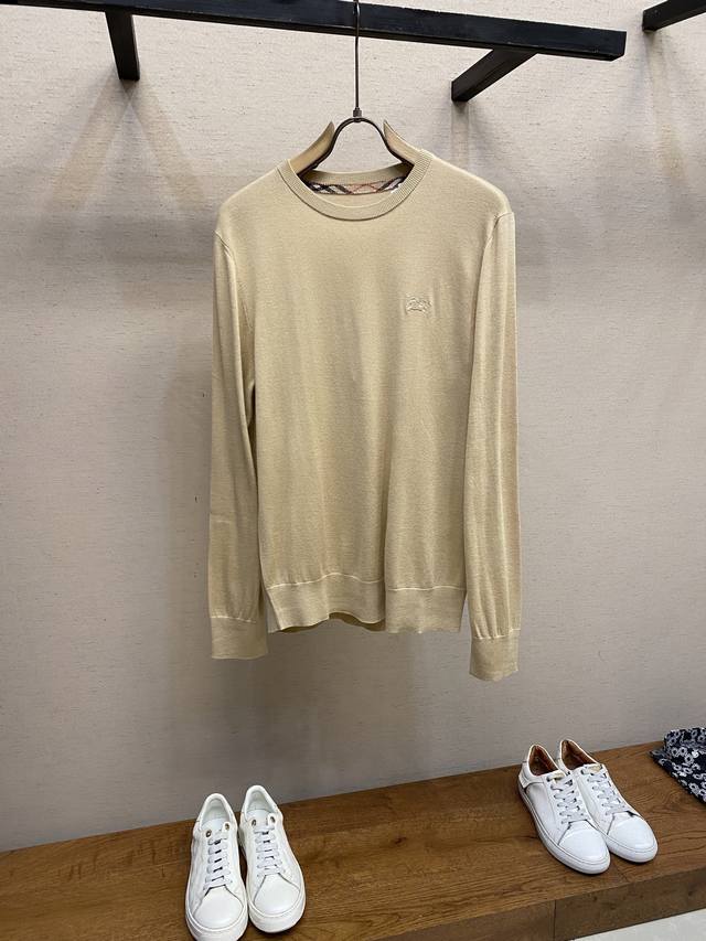 Bbr, Bbr worsted wool sweater with embroidered details. The fabric has a very go