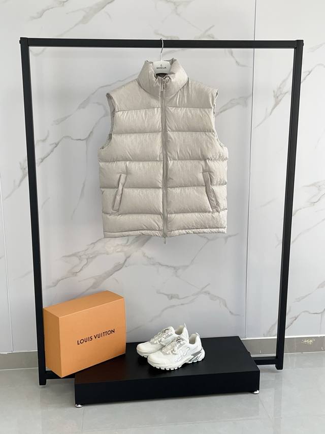 D**R has always been synonymous with dazzling haute couture. It uses high-end, l