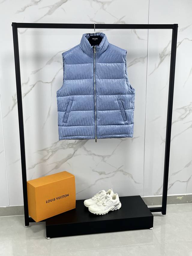 D**R has always been synonymous with dazzling haute couture. It uses high-end, l