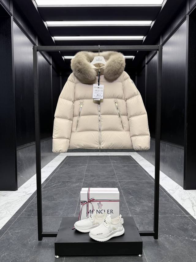 Premium Down Moncler Laichefur Hooded Short Down Jacket. Goose down filling. Ov