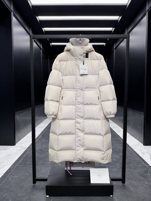 Premium Down Moncler Chamer Women's Hooded Long Down Jacket. The Runaway Prince