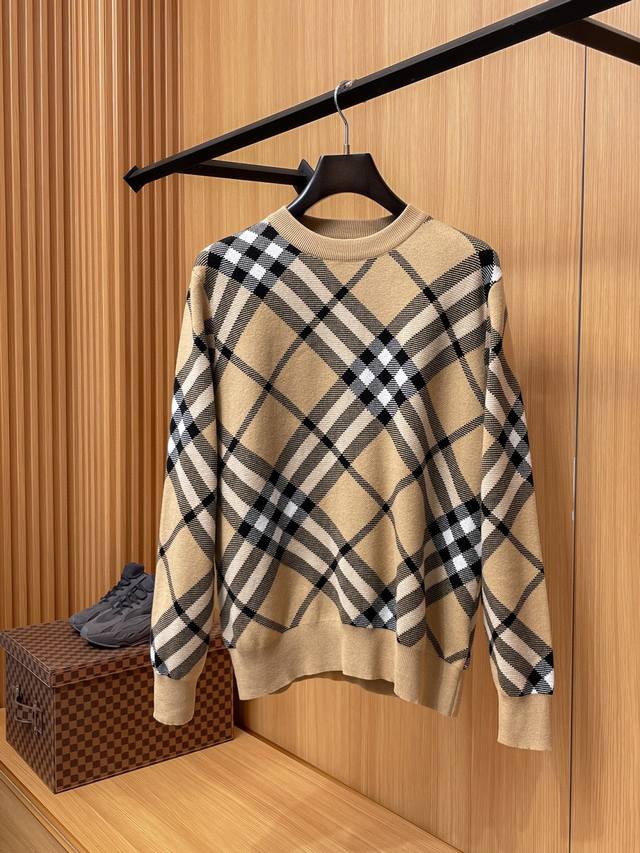 Burberry Fall/Winter Classic Crew Neck Pullover Wool Sweater, in Excellent Condi