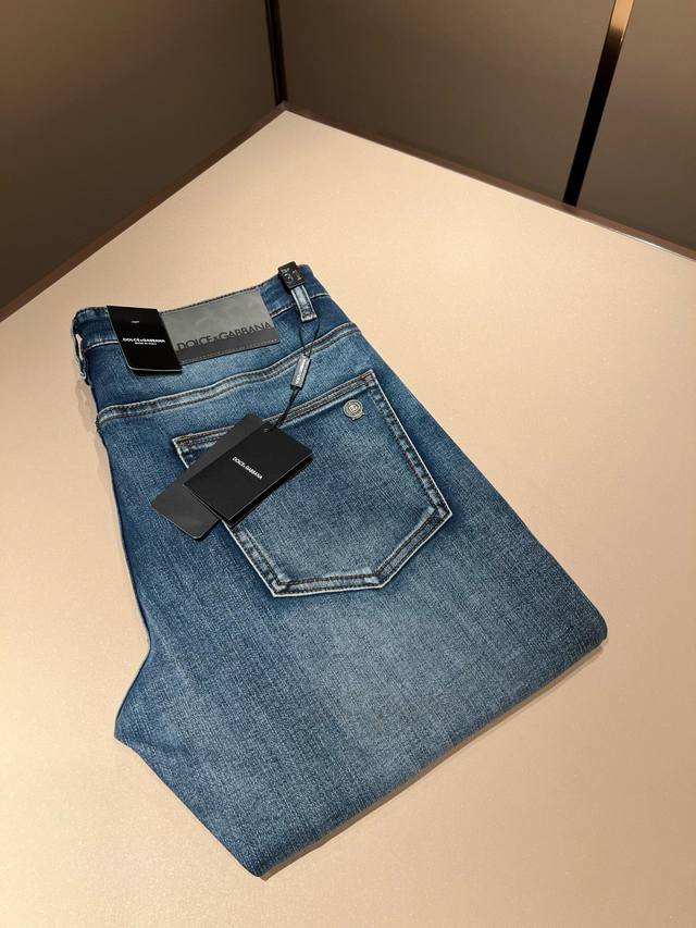 Dolce & Gabbana 2025 Autumn/Winter New Arrival Jeans. The natural wash treatment