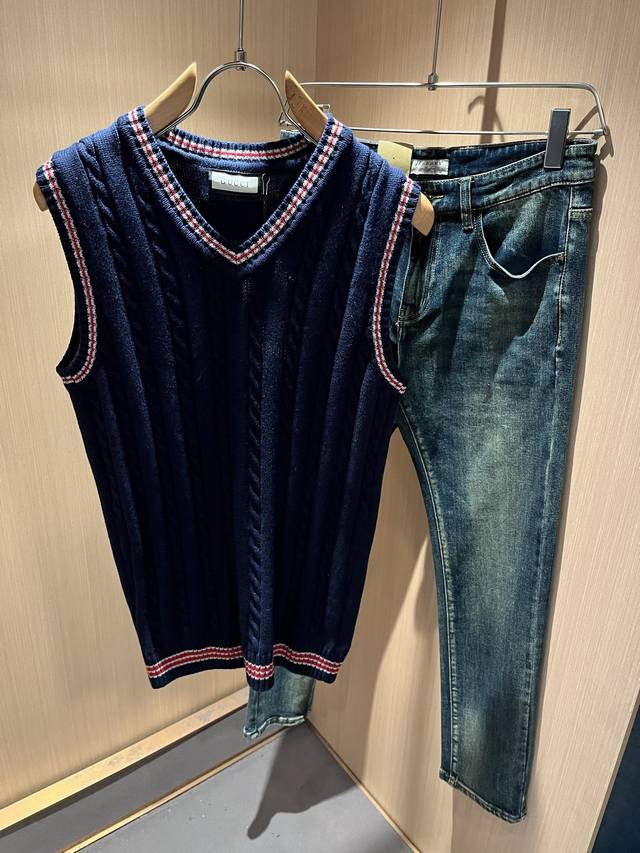 Guc*I Guc*I 2025 Autumn/Winter New Unisex Knitted Wool Vest, Classic Color Schem