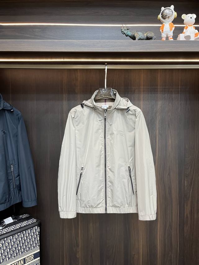 Features Burberry 2025Ss Early Autumn New Arrival: Burberry Hooded Jacket. The h