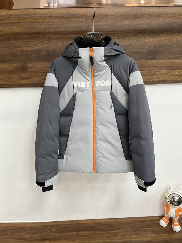 Featured Down Jacket, 2025 Newest Fashion Designer Style, Louis Vuitton Hooded