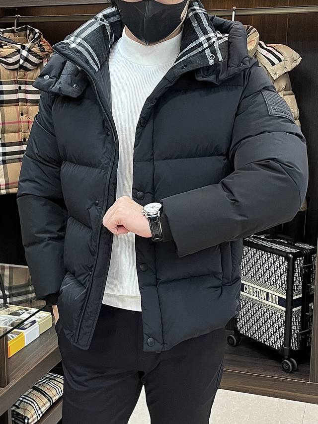 Features Burberry 2025 latest fashion designer down jacket. This Burberry hooded