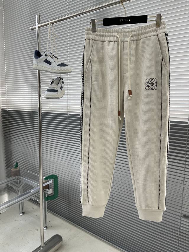 Loew 24 Autumn/Winter Mink Fleece-Lined Pants Fleece-lined products are indispen