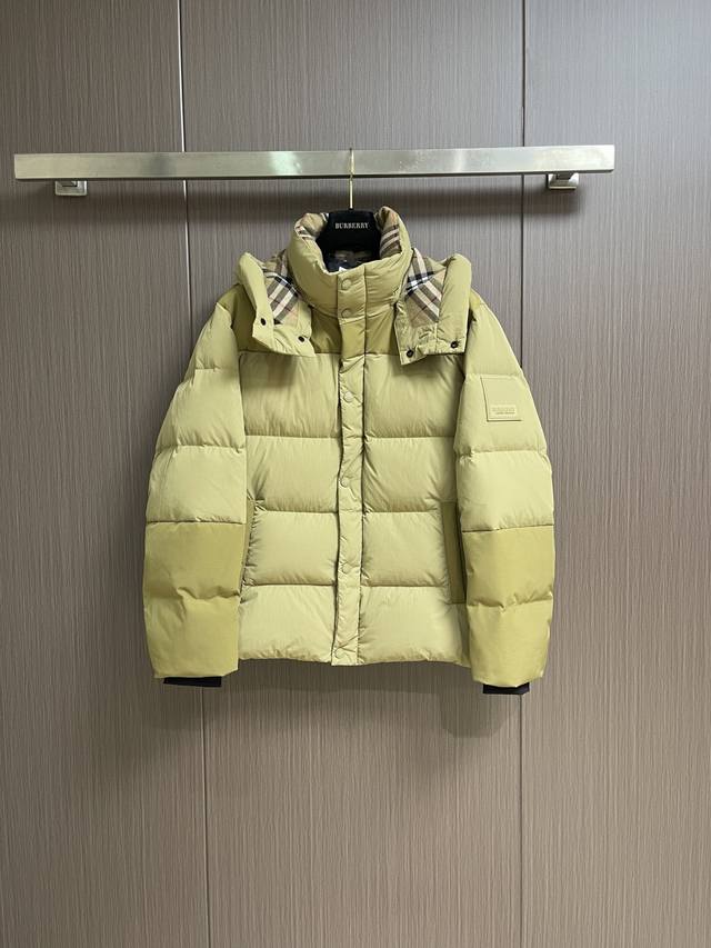 Burberry 2025 Spring/Summer New Down Hooded Jacket, featuring the classic logo o