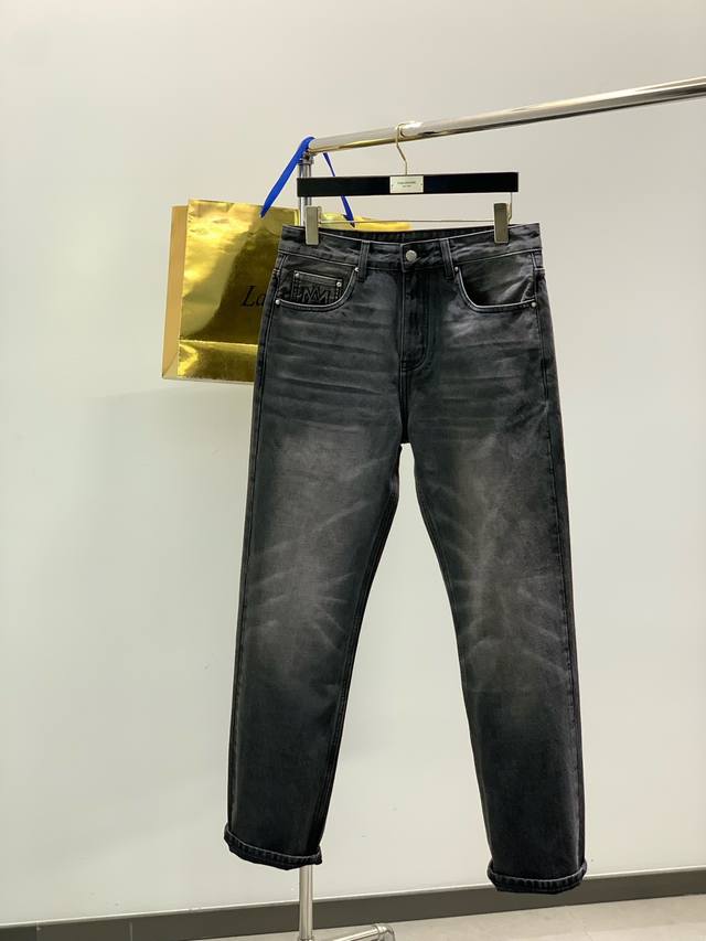 Amiri, a trendy fashion brand, presents its latest 2025 Autumn collection. Avail