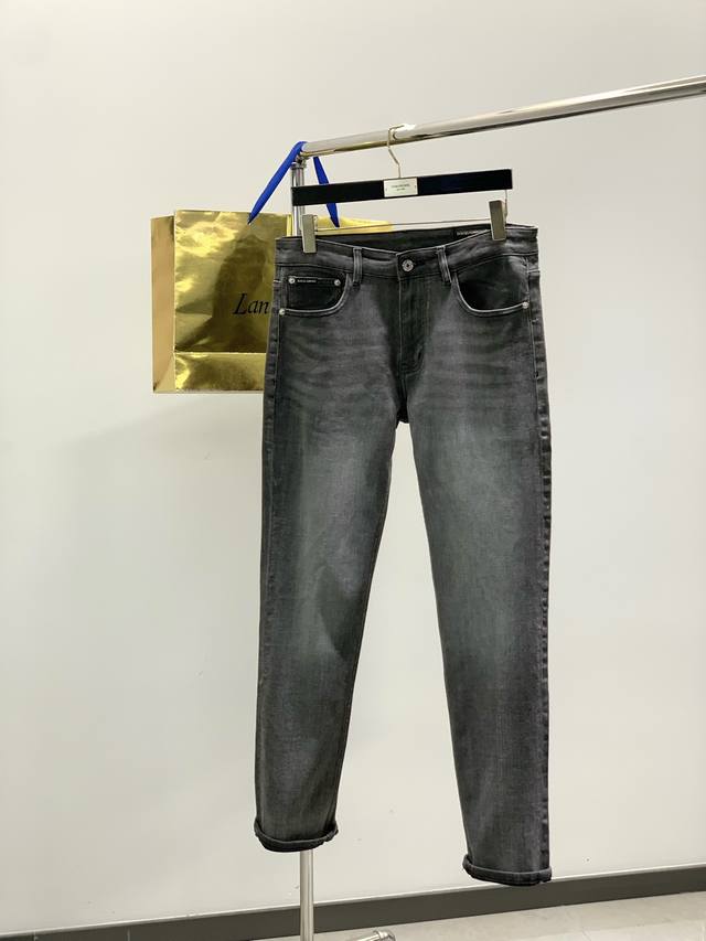 Dolce & Gabbana, Fall 2025 latest arrival, available simultaneously on the offic