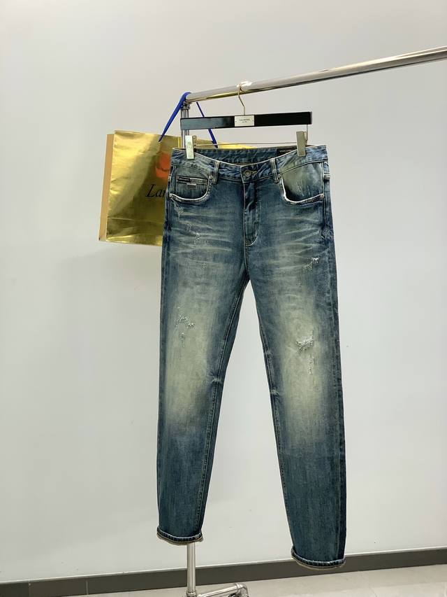 Dolce & Gabbana, Fall 2025 latest arrival, available simultaneously on the offic