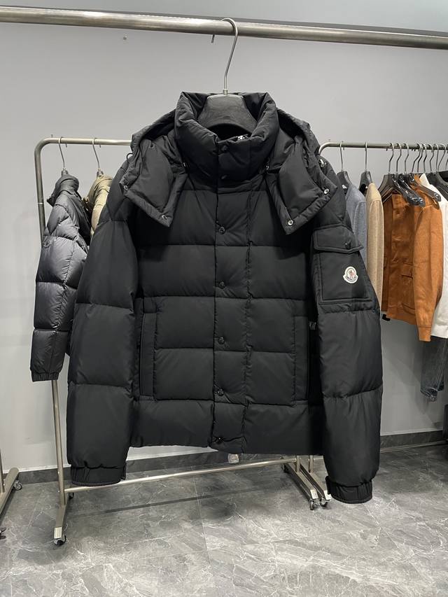 Mon25Fw Classic evergreen Maya matte nylon zip-up down jacket, unisex style, det