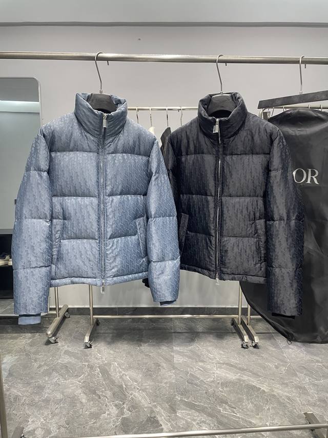 High-quality version with logo lining, comes with exclusive dust bag. This 25-y