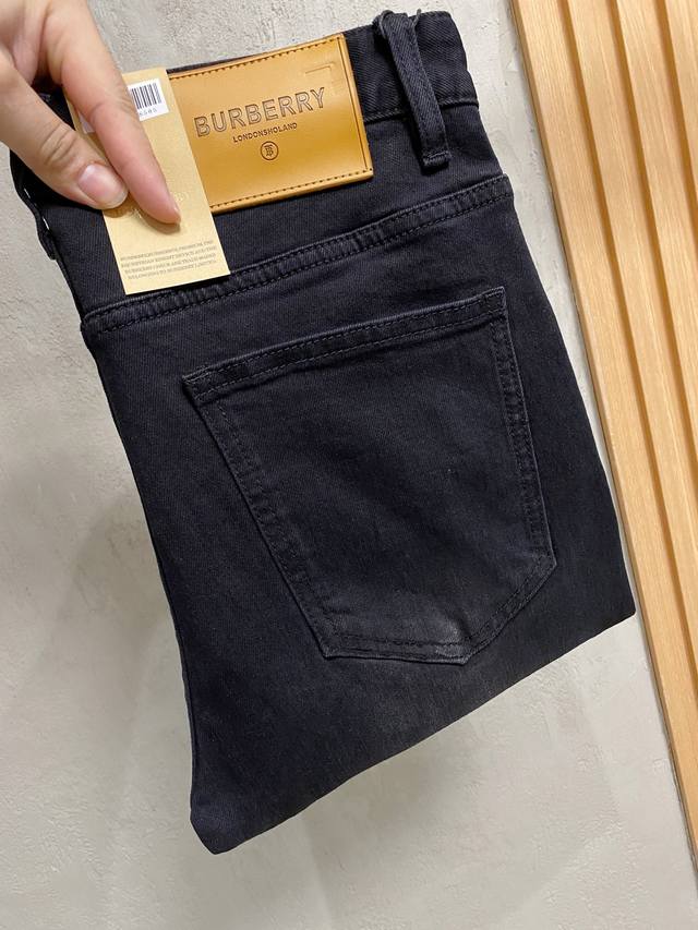 Autumn/Winter New Arrival: Burberry Washed Denim, Comfortable and Slightly Stre