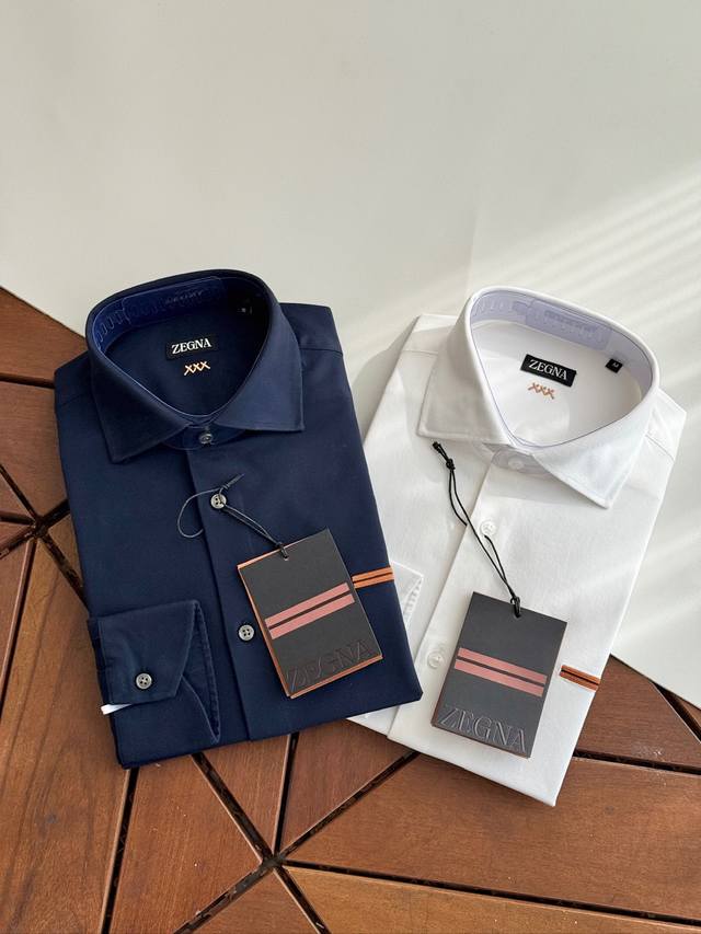 This style comes in three colors: black, white, and navy blue. Because the blac